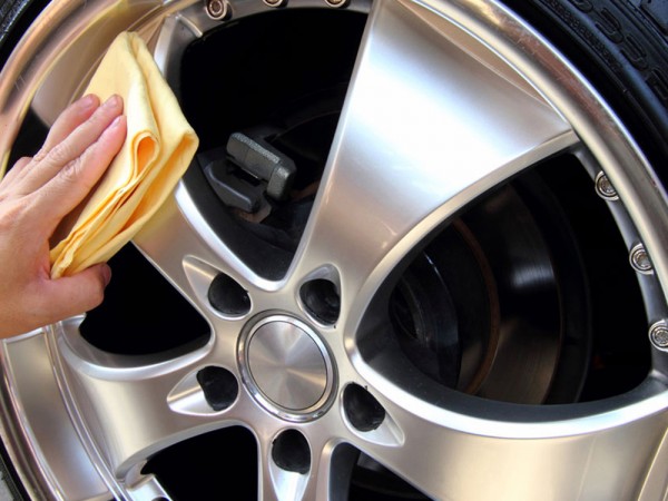 汽車美容是什麼？跟自己DIY打蠟差在哪？(中)