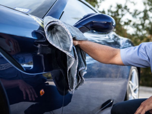 沒有打蠟機怎麼辦？如何徒手給車子打蠟？